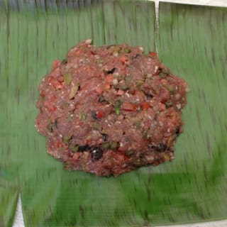 Distribuya uniformemente la mezcla de carne