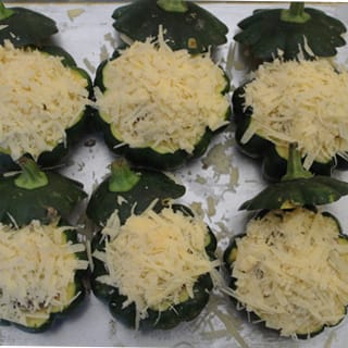 2 cucharadas de queso rallado sobre el relleno