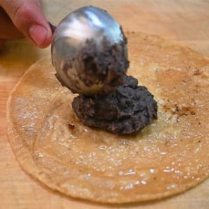 Huevos Motul Relleno Frijol