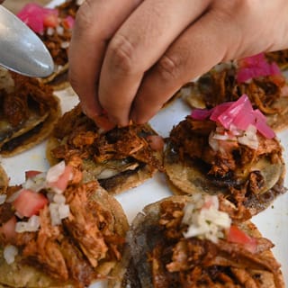 Panucho y cebolla morada