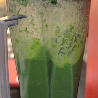 Licue los ajos dorados junto