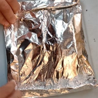 Haga pequeños dobleces en las orillas