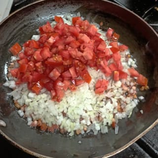 tomate rojo esté suave y cocido