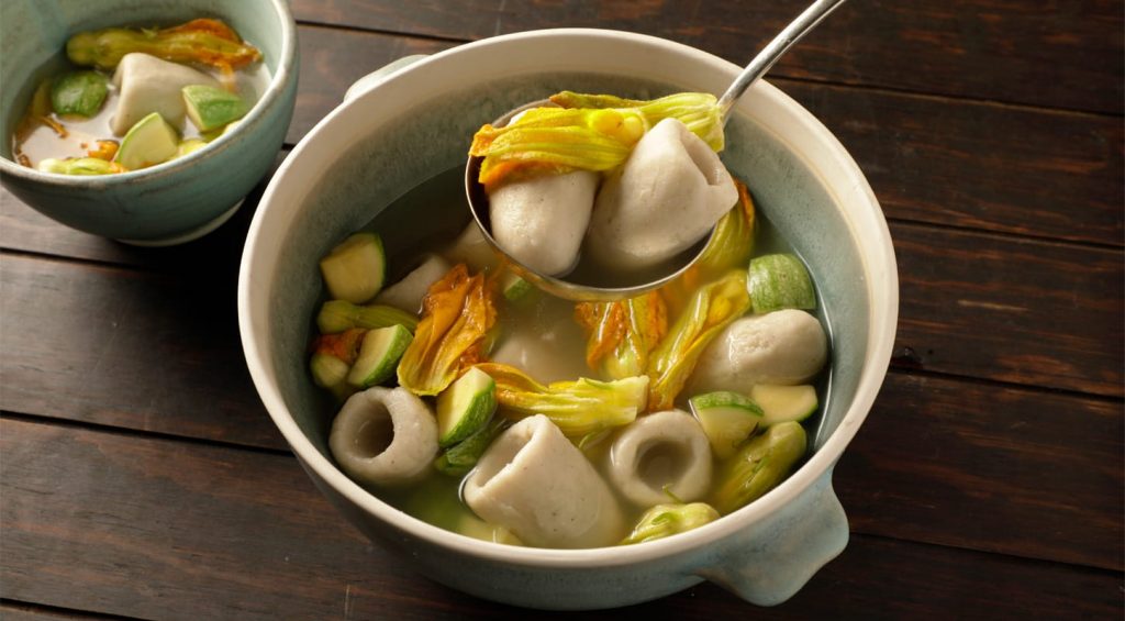 Sopa de Joroches y Flores de Calabaza